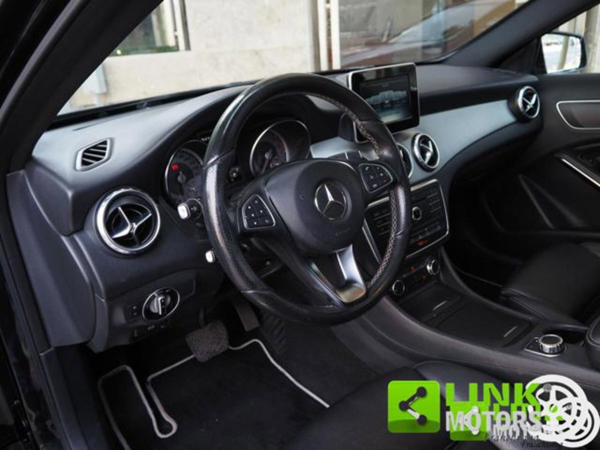 Mercedes-Benz GLA SUV 200 d Automatic 4Matic Premium (4)