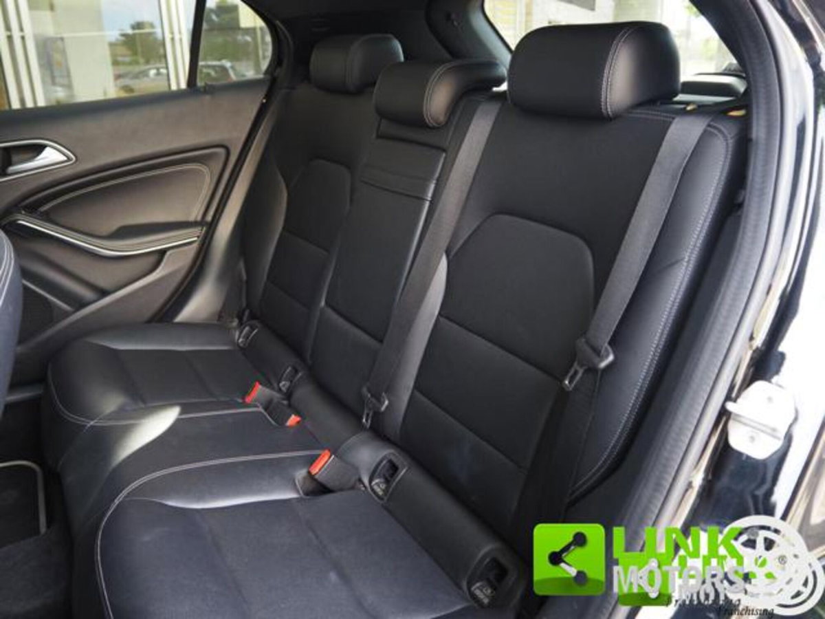 Mercedes-Benz GLA SUV 200 d Automatic 4Matic Premium (6)