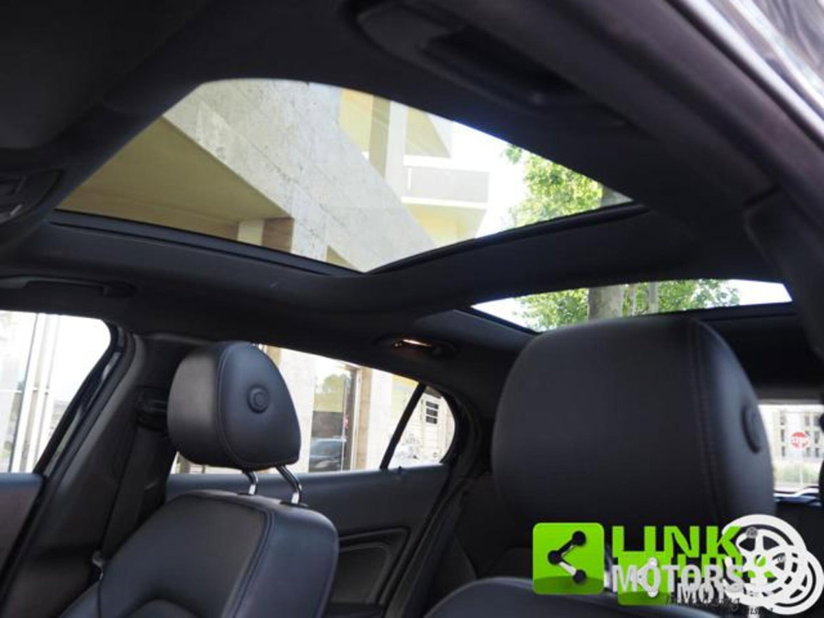 Mercedes-Benz GLA SUV 200 d Automatic 4Matic Premium (7)