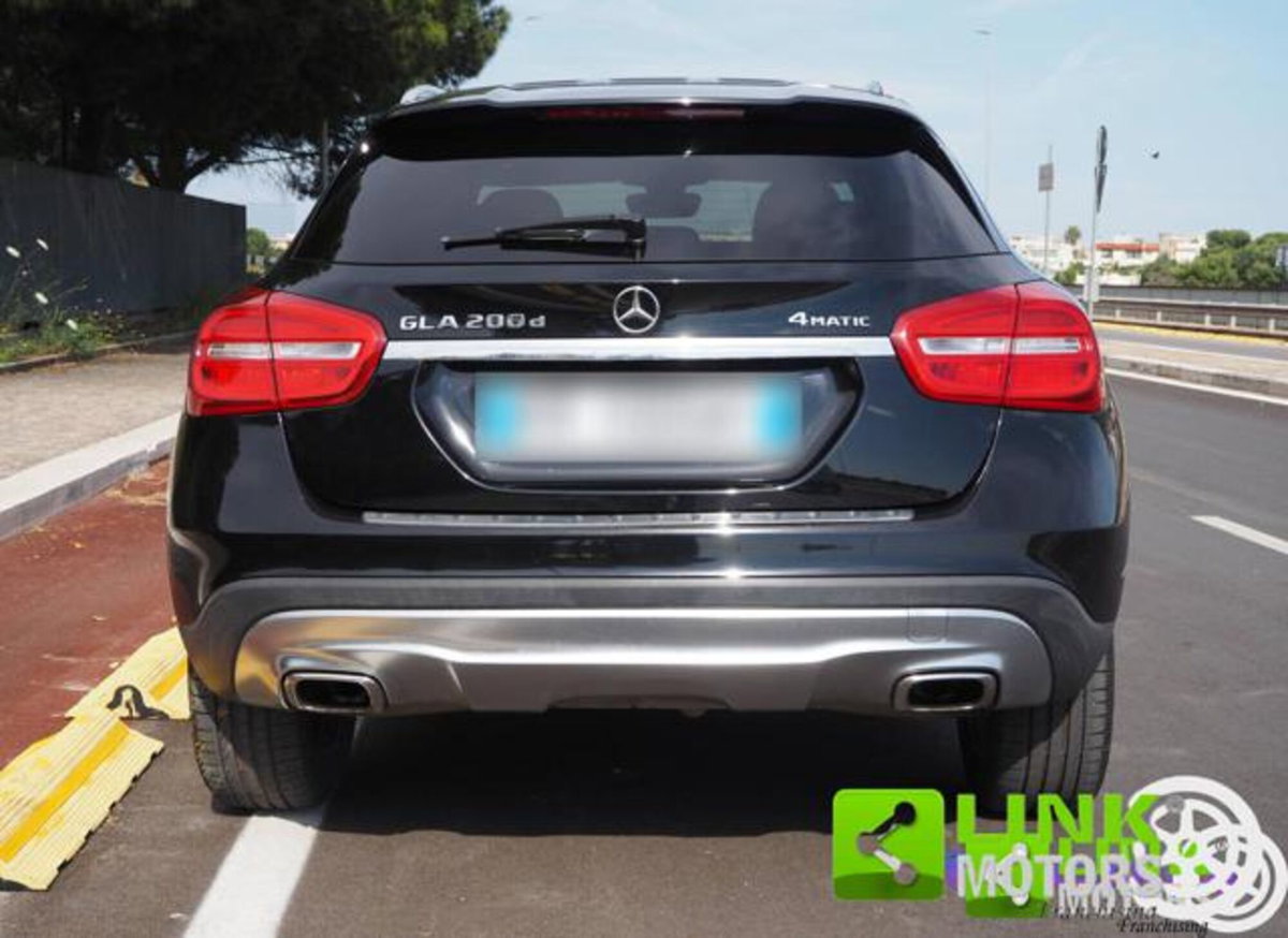 Mercedes-Benz GLA SUV 200 d Automatic 4Matic Premium (8)