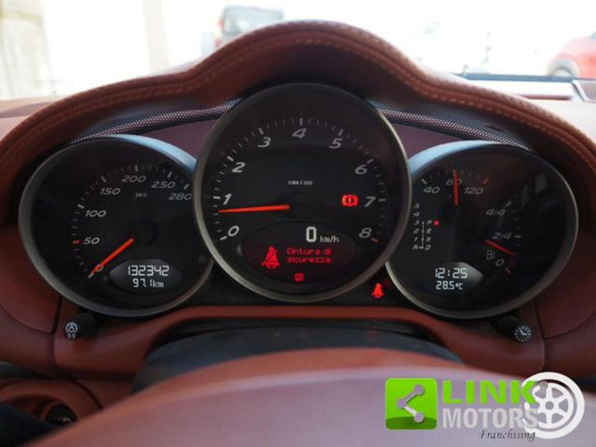 Porsche Cayman 2.7 (11)