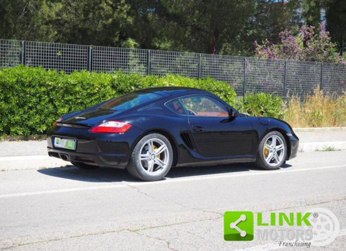 Porsche Cayman 2.7 (2)
