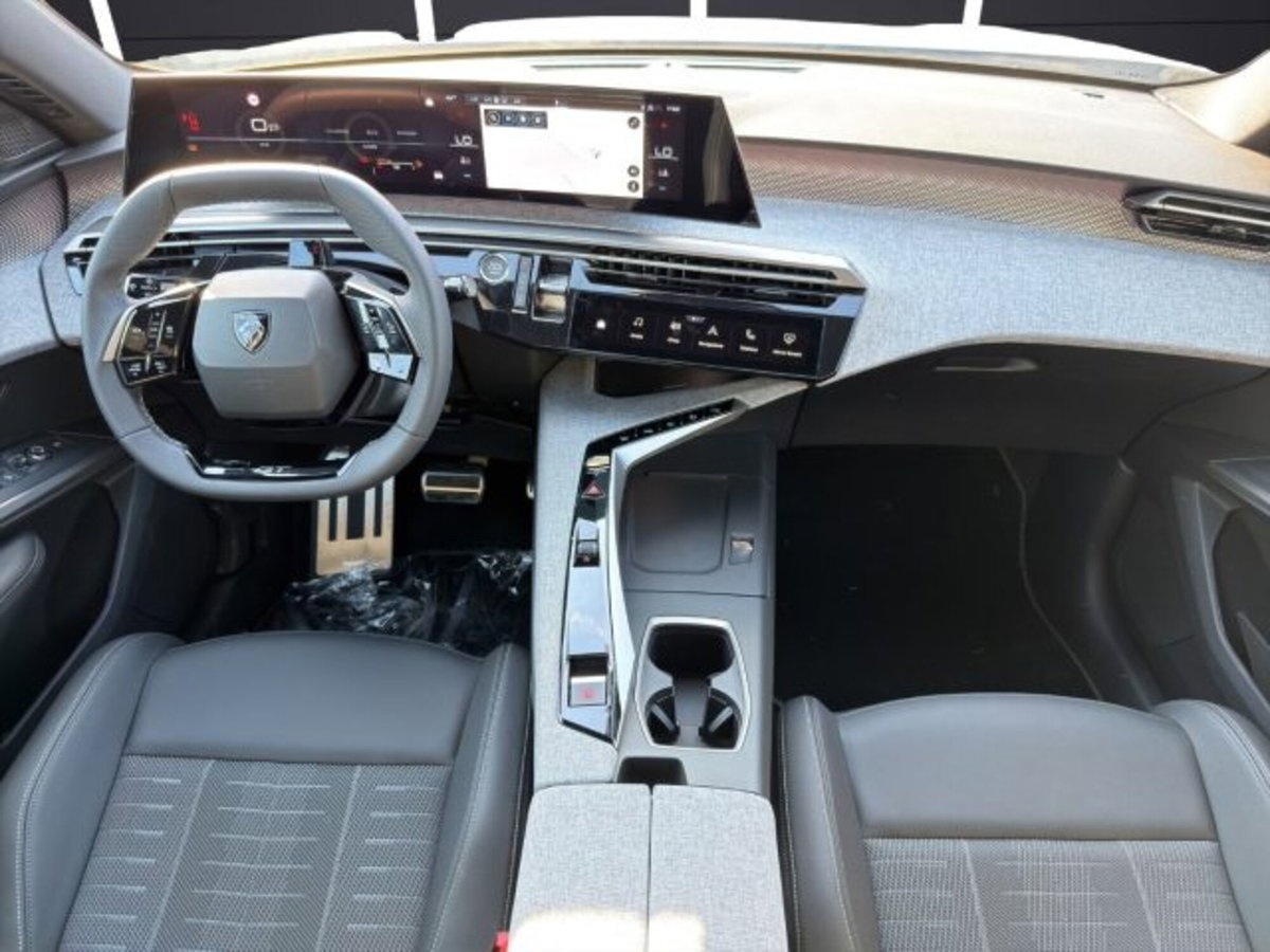 Peugeot 3008 1.2 hybrid GT Exclusive 145cv e-dcs6 (13)
