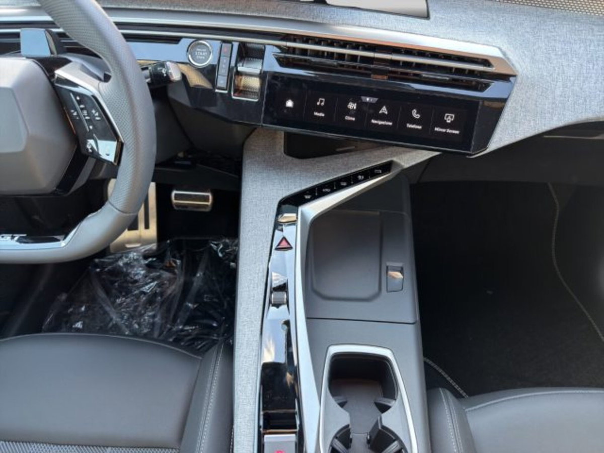 Peugeot 3008 1.2 hybrid GT Exclusive 145cv e-dcs6 (14)