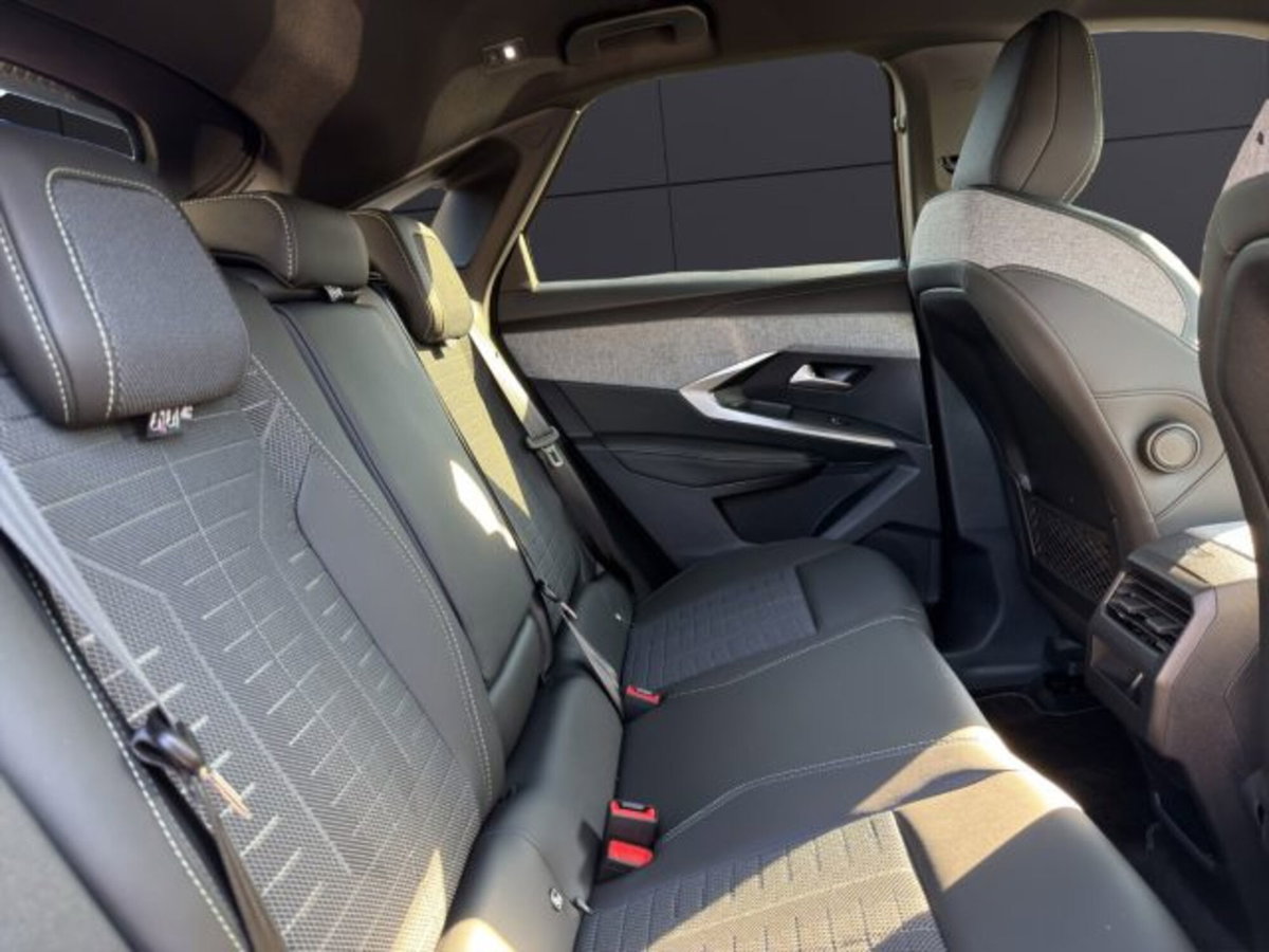Peugeot 3008 1.2 hybrid GT Exclusive 145cv e-dcs6 (18)