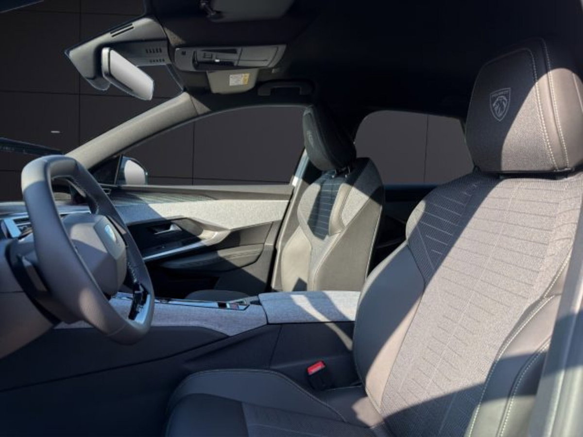 Peugeot 3008 1.2 hybrid GT Exclusive 145cv e-dcs6 (9)