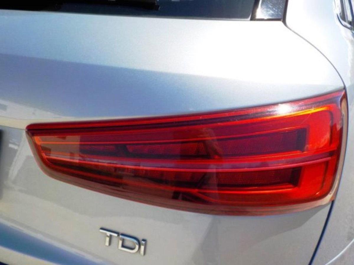 Audi Q3 2.0 TDI 120 CV S tronic S line Edition (16)