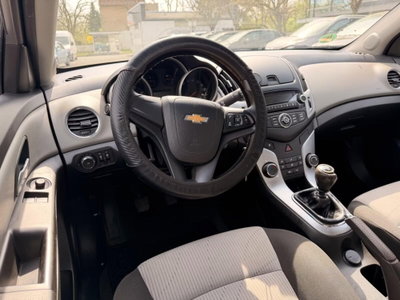 Chevrolet Cruze 1.6 5 porte LS (10)