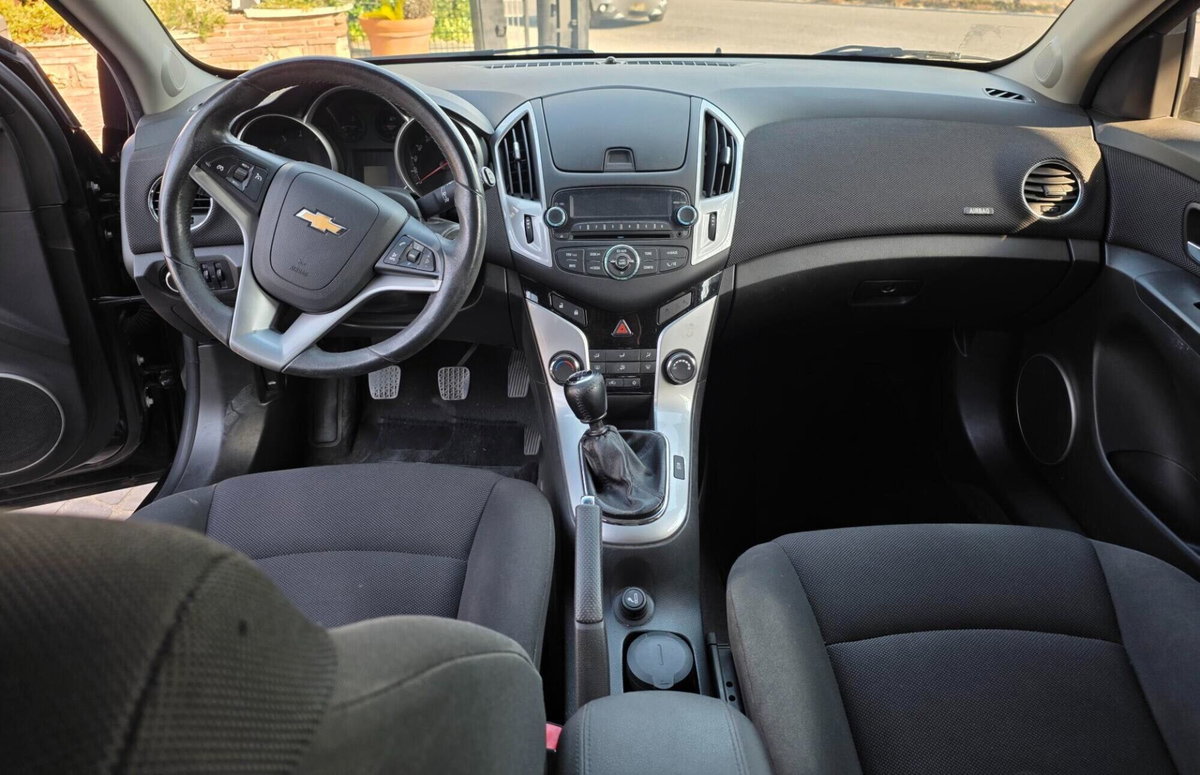 Chevrolet Cruze 1.6 5 porte LS (11)