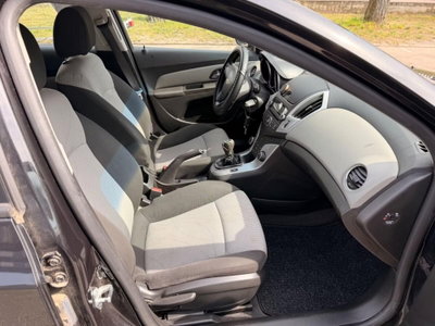 Chevrolet Cruze 1.6 5 porte LS (11)