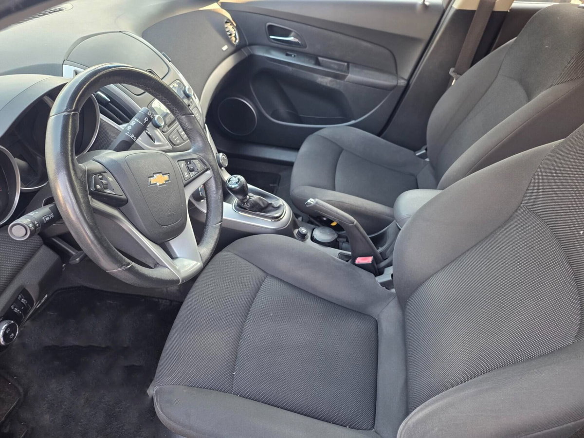 Chevrolet Cruze 1.6 5 porte LS (12)