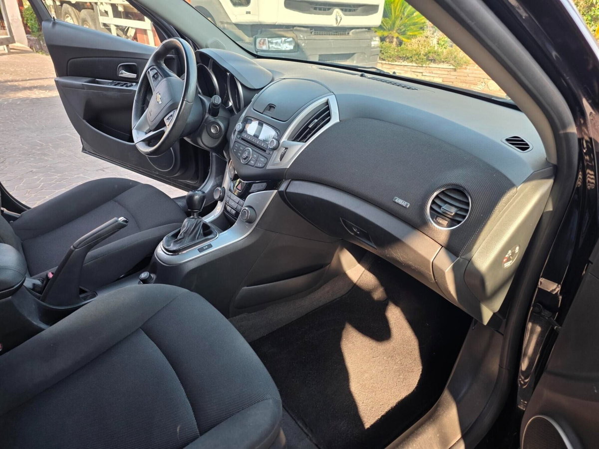 Chevrolet Cruze 1.6 5 porte LS (13)