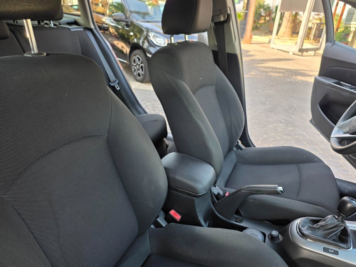 Chevrolet Cruze 1.6 5 porte LS (14)