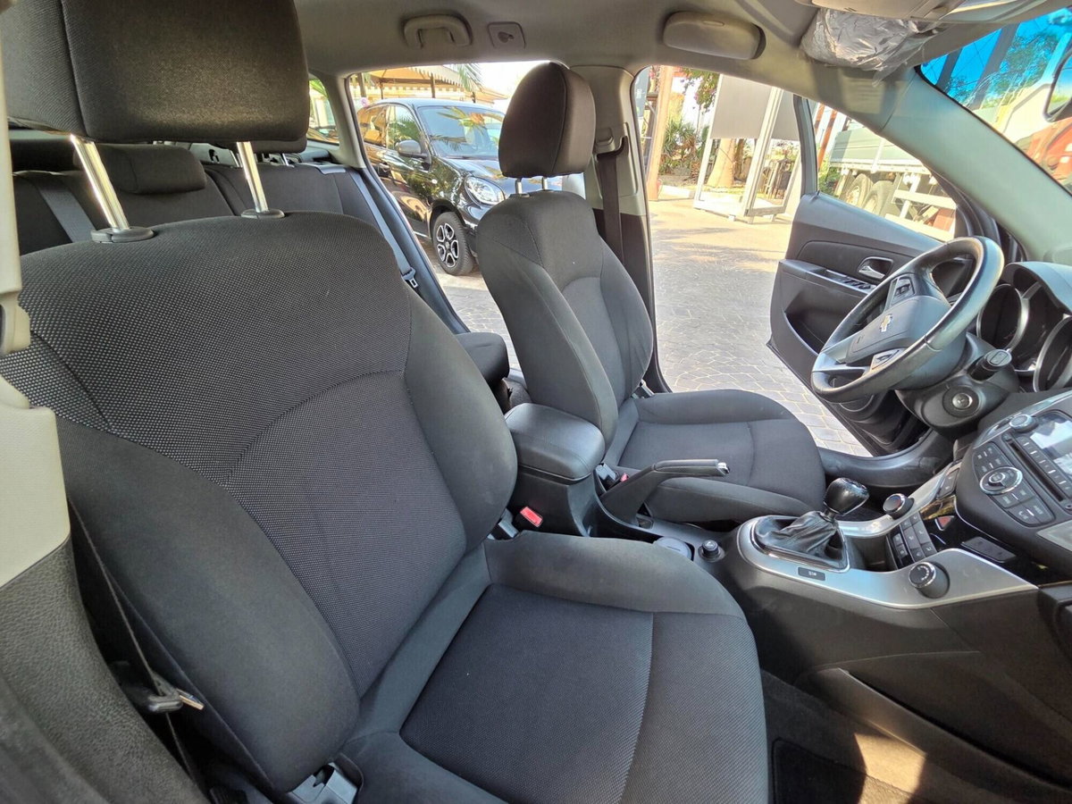 Chevrolet Cruze 1.6 5 porte LS (15)