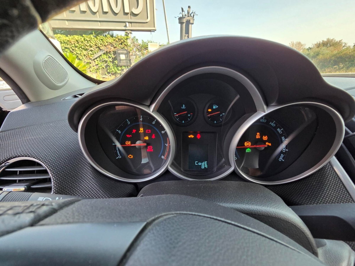 Chevrolet Cruze 1.6 5 porte LS (6)