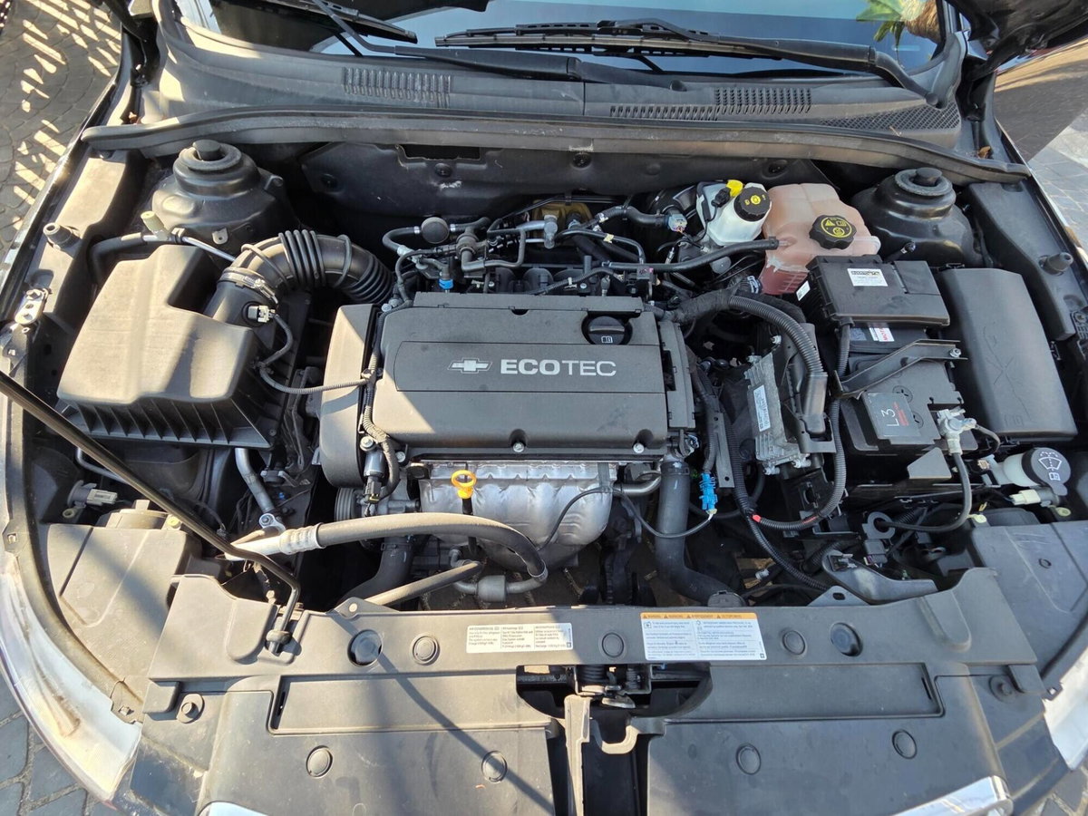 Chevrolet Cruze 1.6 5 porte LS (8)