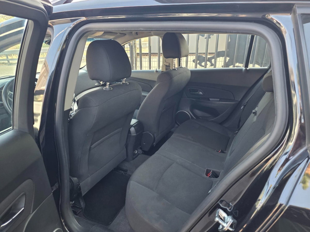 Chevrolet Cruze 1.6 5 porte LS (9)