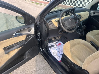 Lancia Ypsilon Multijet 16V Oro (11)