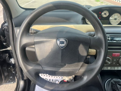 Lancia Ypsilon Multijet 16V Oro (12)