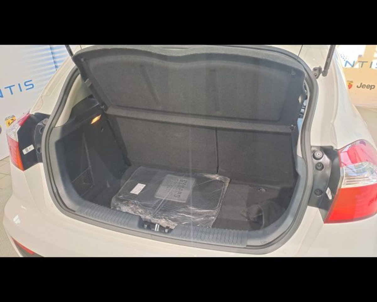 Kia Rio 1.1 CRDi 5p. Active (17)