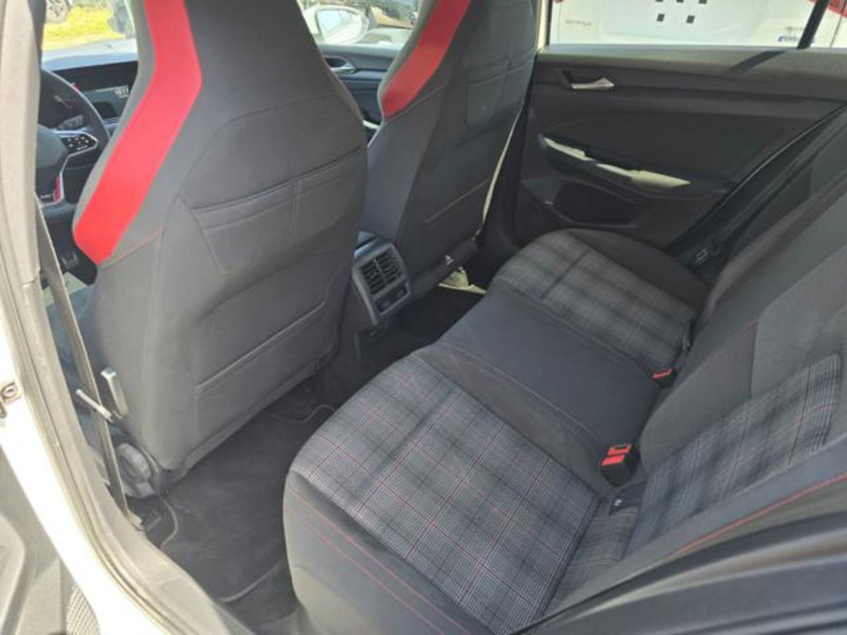 Volkswagen Golf 2.0 TSI GTI DSG (8)