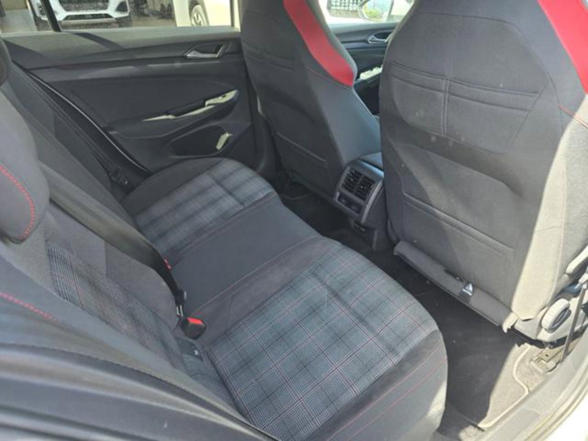 Volkswagen Golf 2.0 TSI GTI DSG (9)