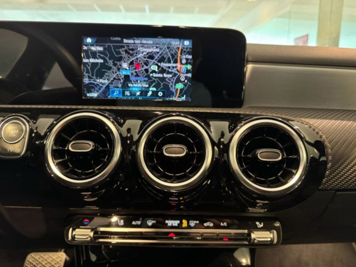 Mercedes-Benz CLA 220 d Automatic 4Matic Premium (14)