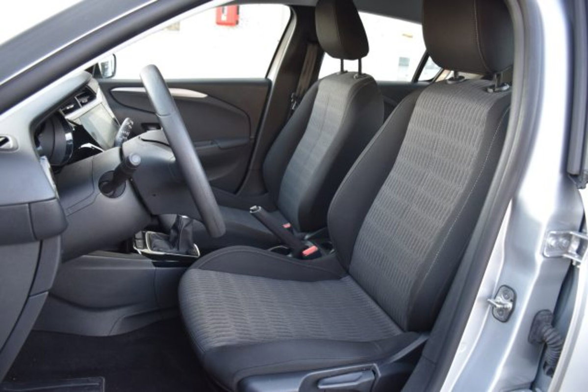 Opel Corsa 1.2 Edition (8)