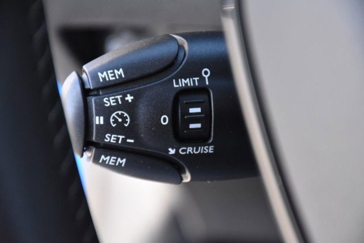 Peugeot 208 1.2 puretech Active s&s 75cv (13)