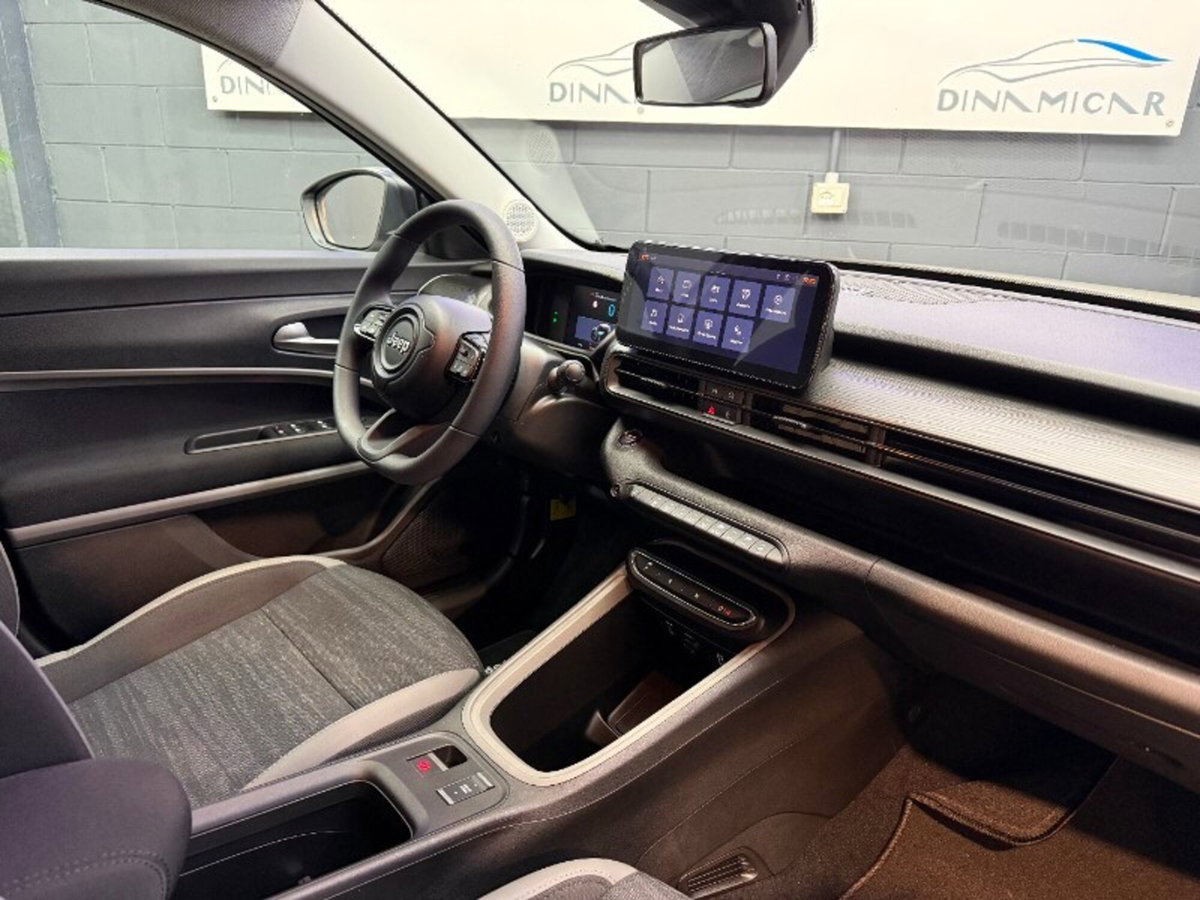 Jeep Avenger 1.2 turbo e-hybrid mhev Black Edition fwd 110cv edct6 (11)