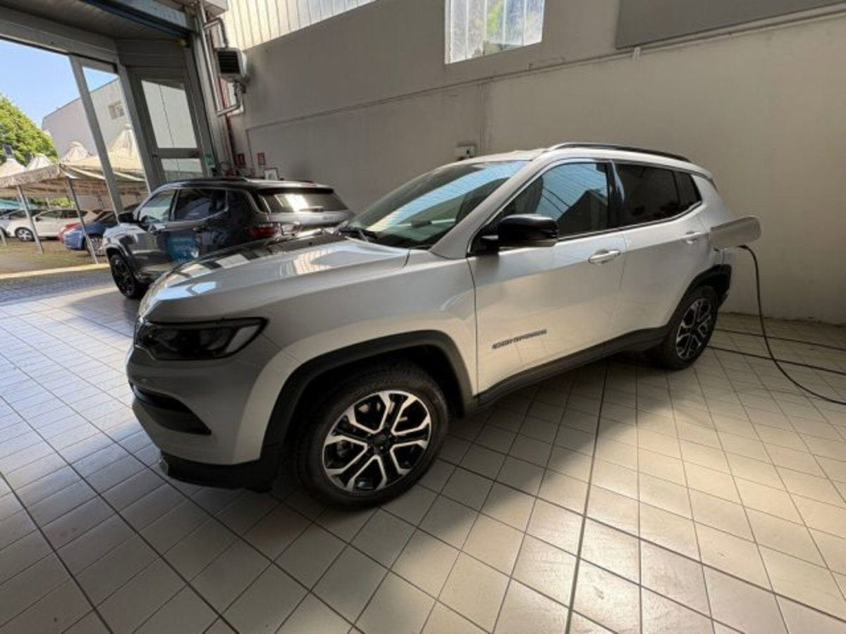 Jeep Compass 1.3 T4 190CV PHEV AT6 4xe Limited (4)