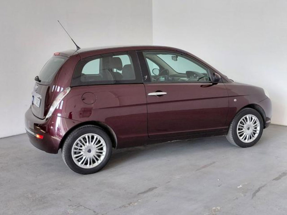 Lancia Ypsilon 1.2 New Oro (10)