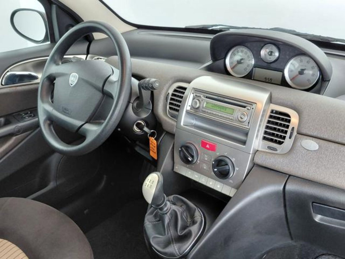 Lancia Ypsilon 1.2 New Oro (11)