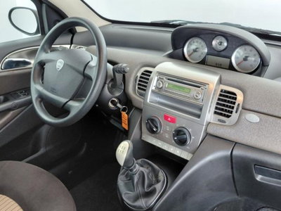 Lancia Ypsilon 1.2 New Oro (11)