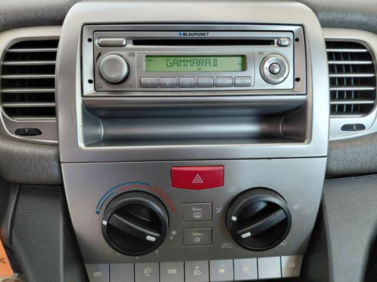 Lancia Ypsilon 1.2 New Oro (14)