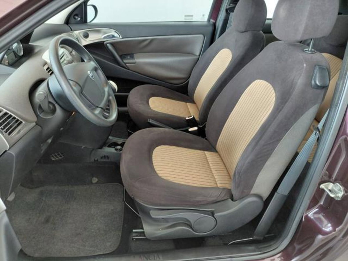 Lancia Ypsilon 1.2 New Oro (17)