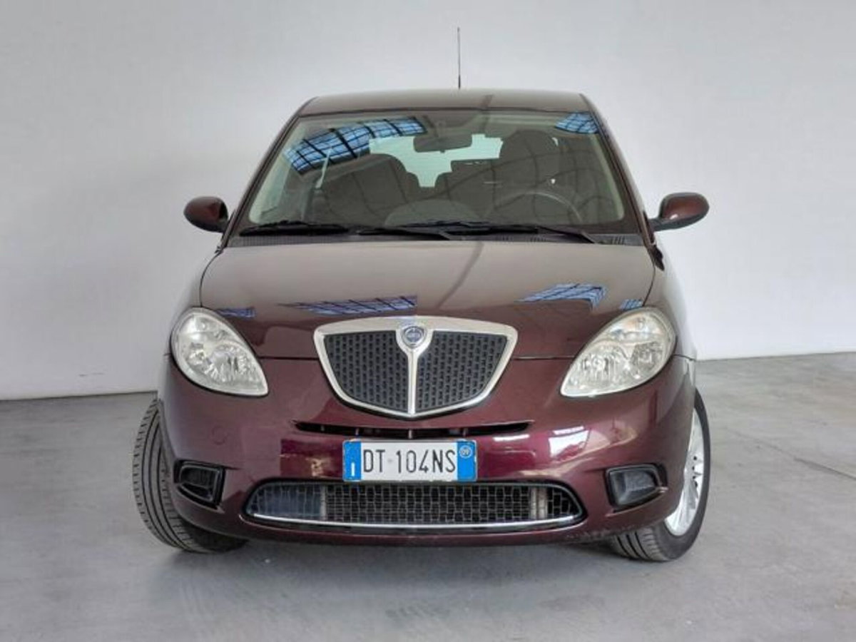 Lancia Ypsilon 1.2 New Oro (4)
