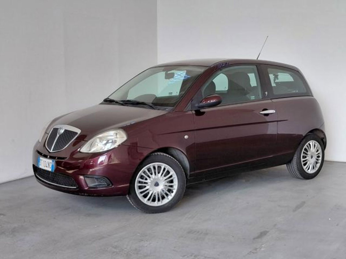 Lancia Ypsilon 1.2 New Oro (5)