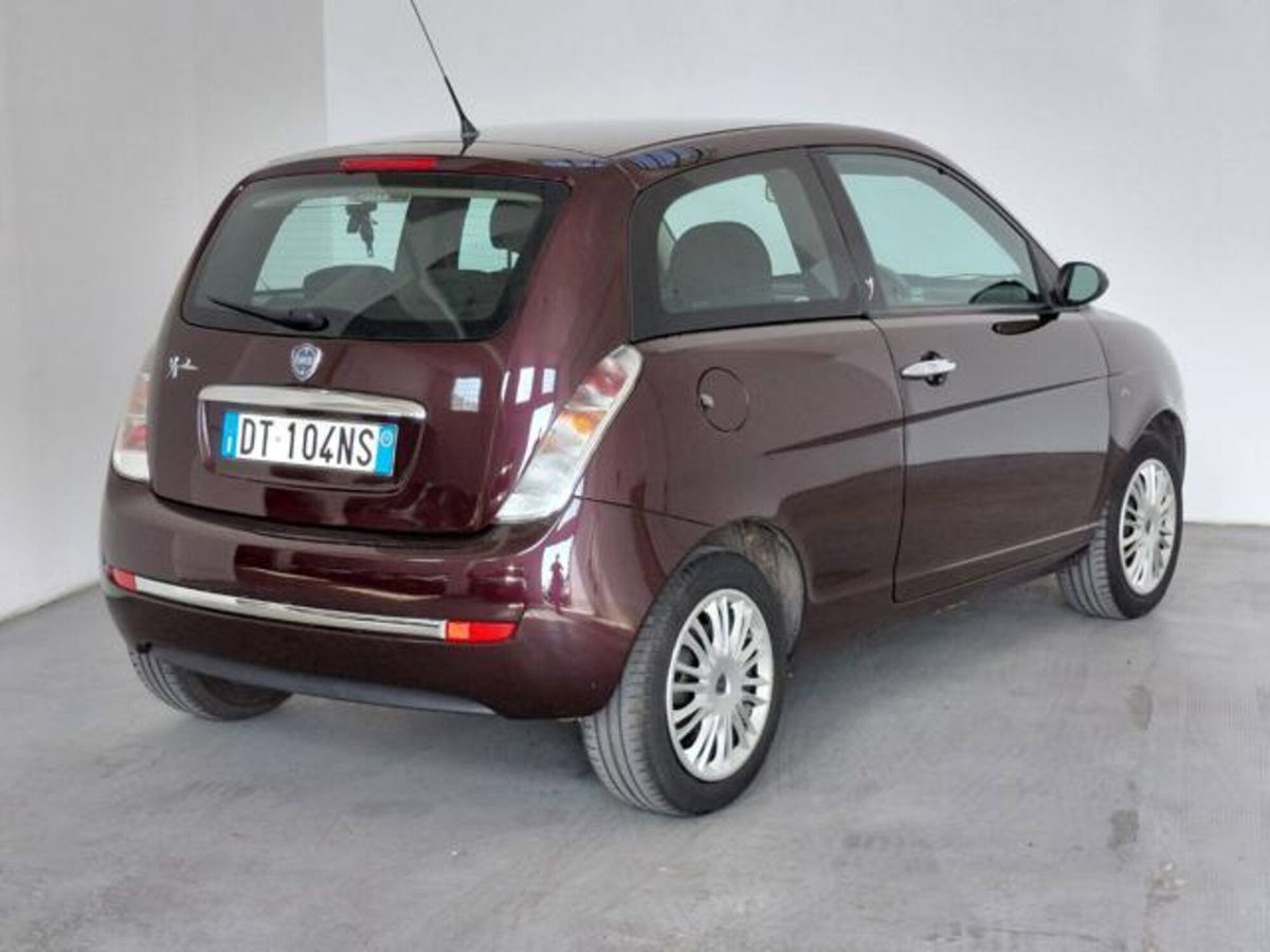 Lancia Ypsilon 1.2 New Oro (9)
