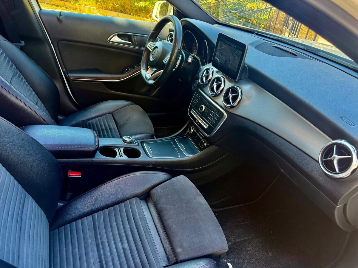 Mercedes-Benz GLA SUV 200 d Automatic Premium (12)