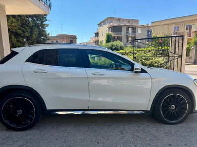 Mercedes-Benz GLA SUV 200 d Automatic Premium (8)