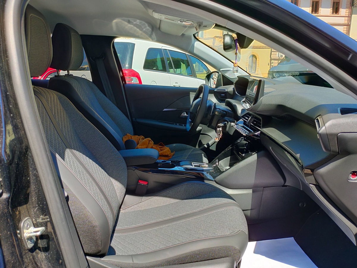 Peugeot 208 PureTech 100 Stop&Start 5 porte Allure (19)