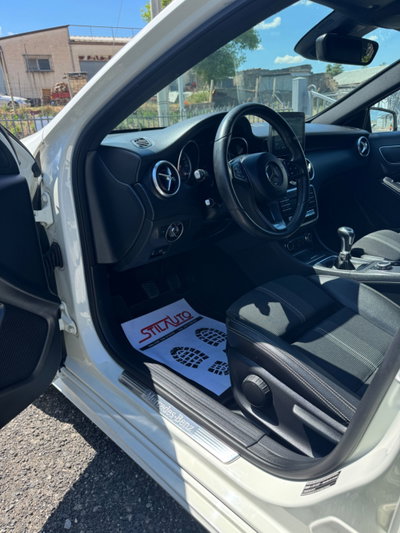 Mercedes-Benz Classe A 180 CDI Automatic Night Edition (9)