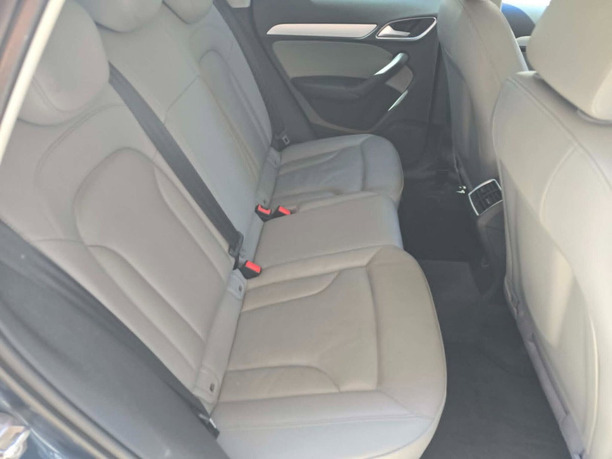 Audi Q3 2.0 TDI 120 CV S tronic Sport (11)