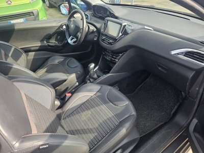 Peugeot 208 e-HDi 92 CV Stop&Start ETG6 3 porte Allure (14)