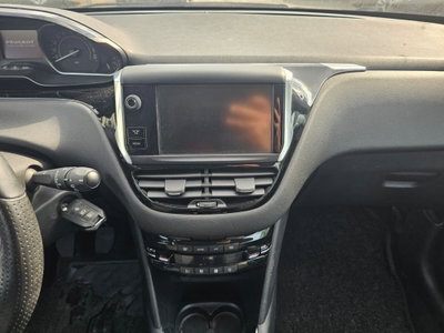 Peugeot 208 e-HDi 92 CV Stop&Start ETG6 3 porte Allure (9)