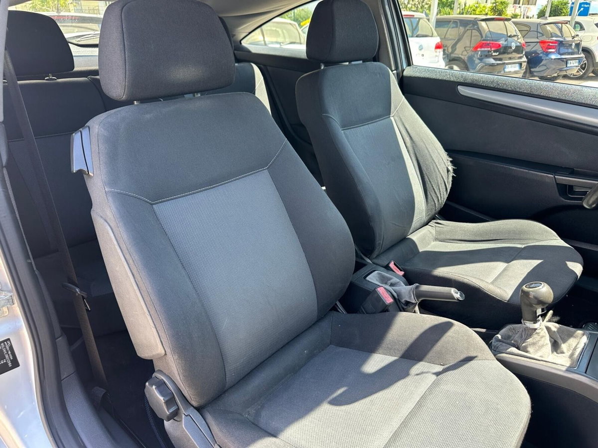 Opel Astra GTC 1.3 CDTI 3 porte Enjoy (14)
