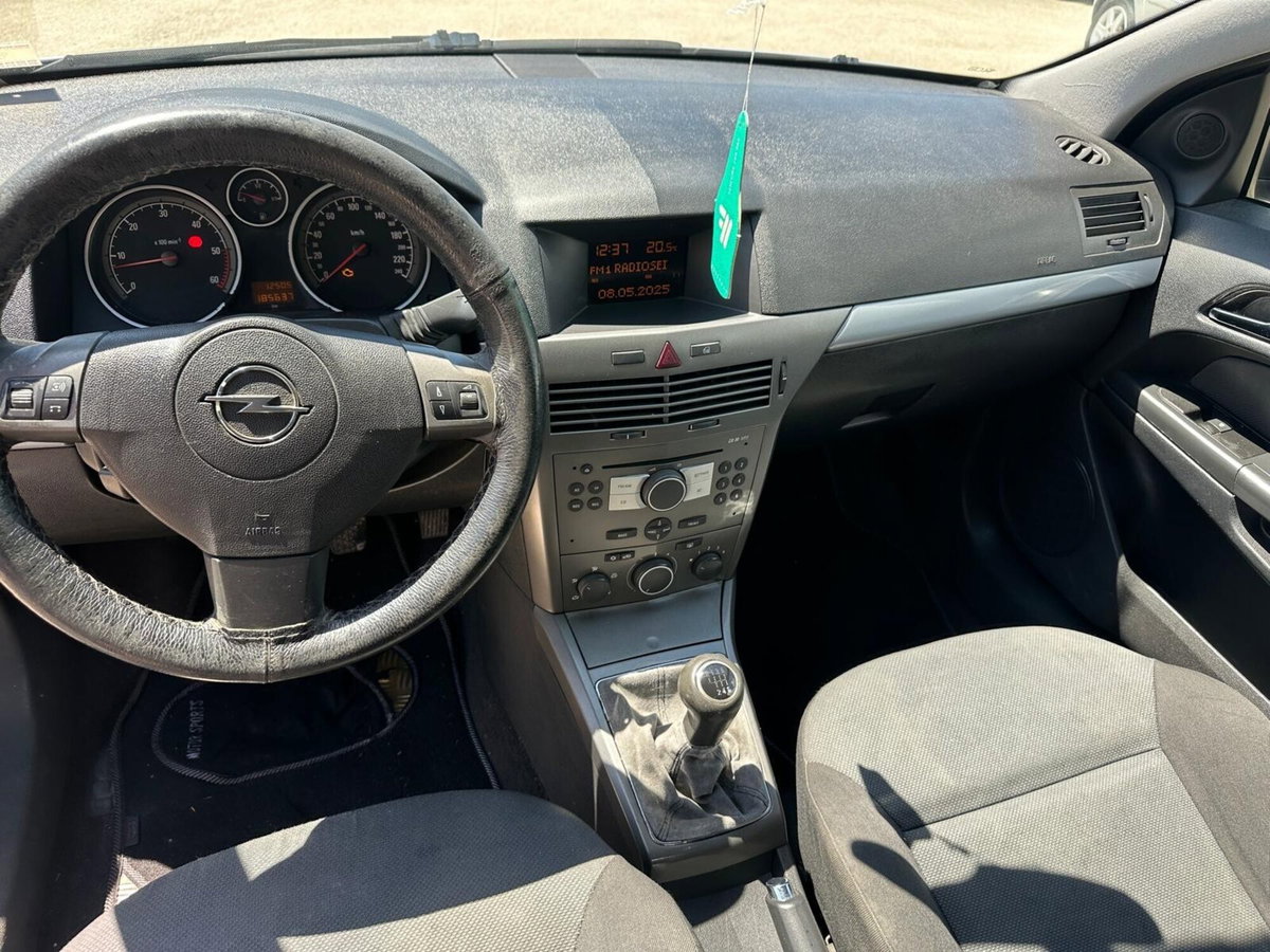 Opel Astra GTC 1.3 CDTI 3 porte Enjoy (16)