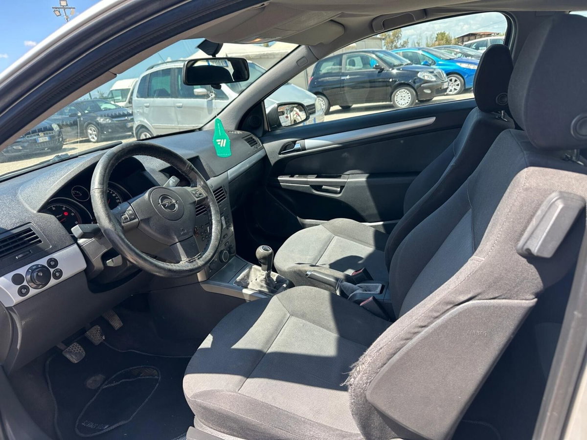 Opel Astra GTC 1.3 CDTI 3 porte Enjoy (17)