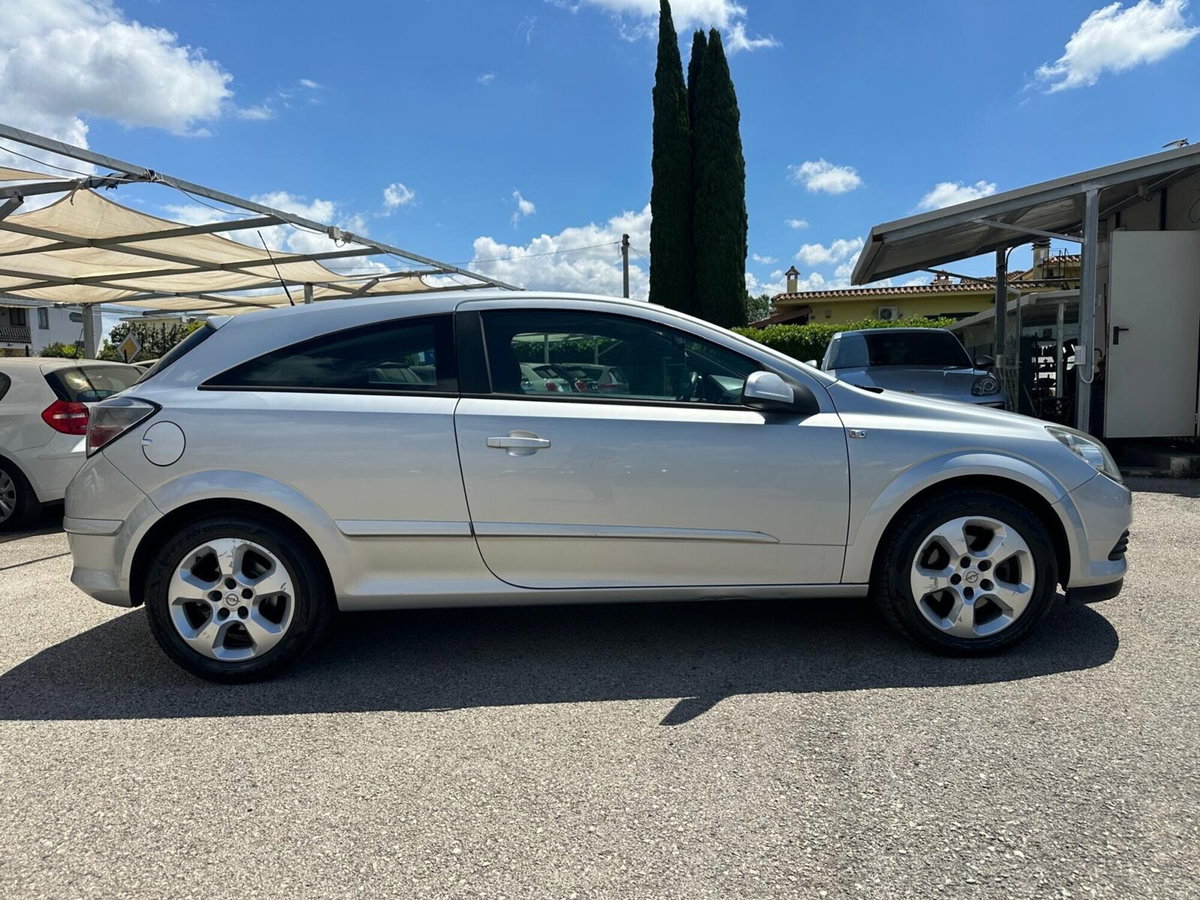 Opel Astra GTC 1.3 CDTI 3 porte Enjoy (2)